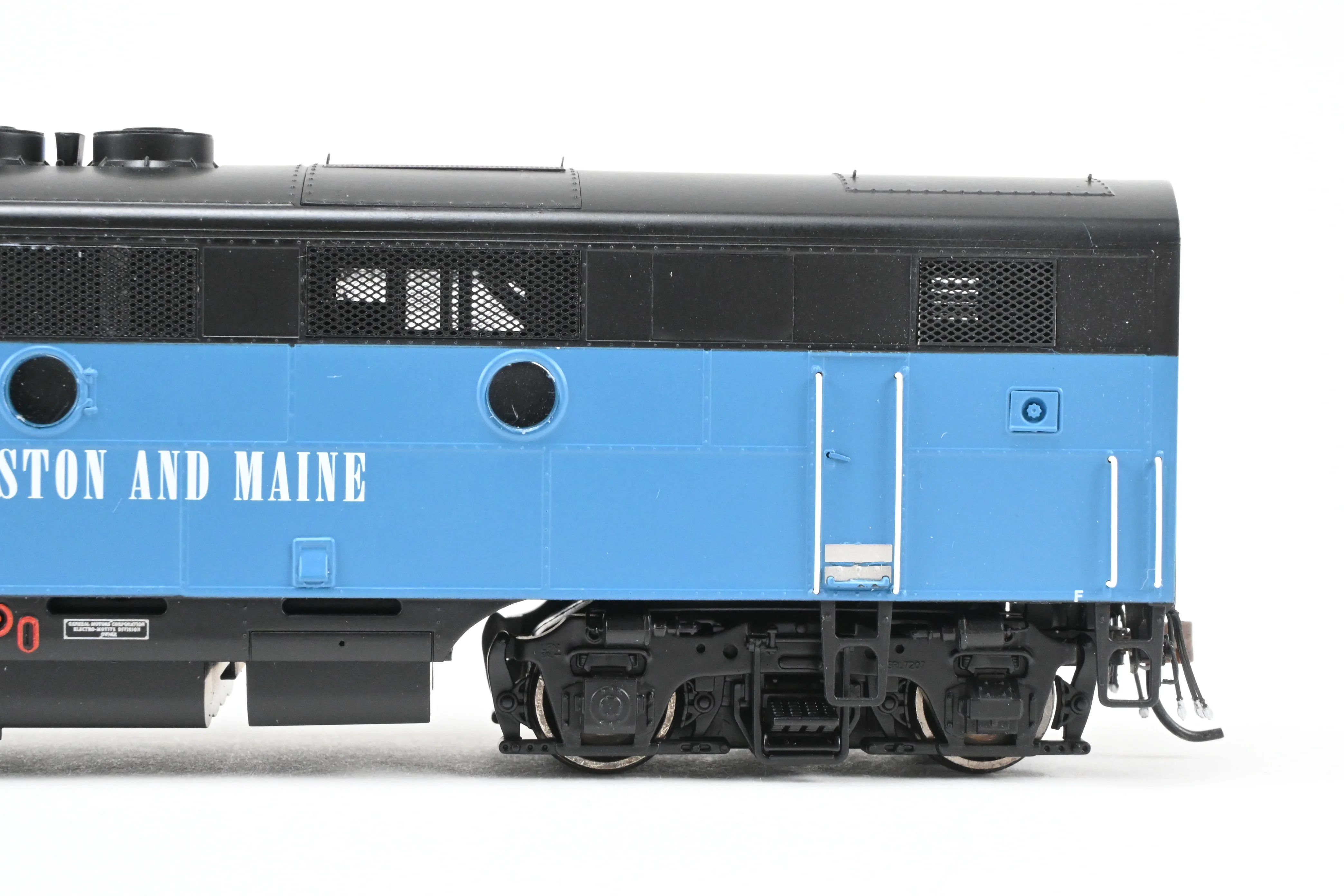 HO Athearn Genesis B&M – Boston & Maine EMD F2-A/F2-B Passenger Set Tsunami2 DCC & Sound - Image 14