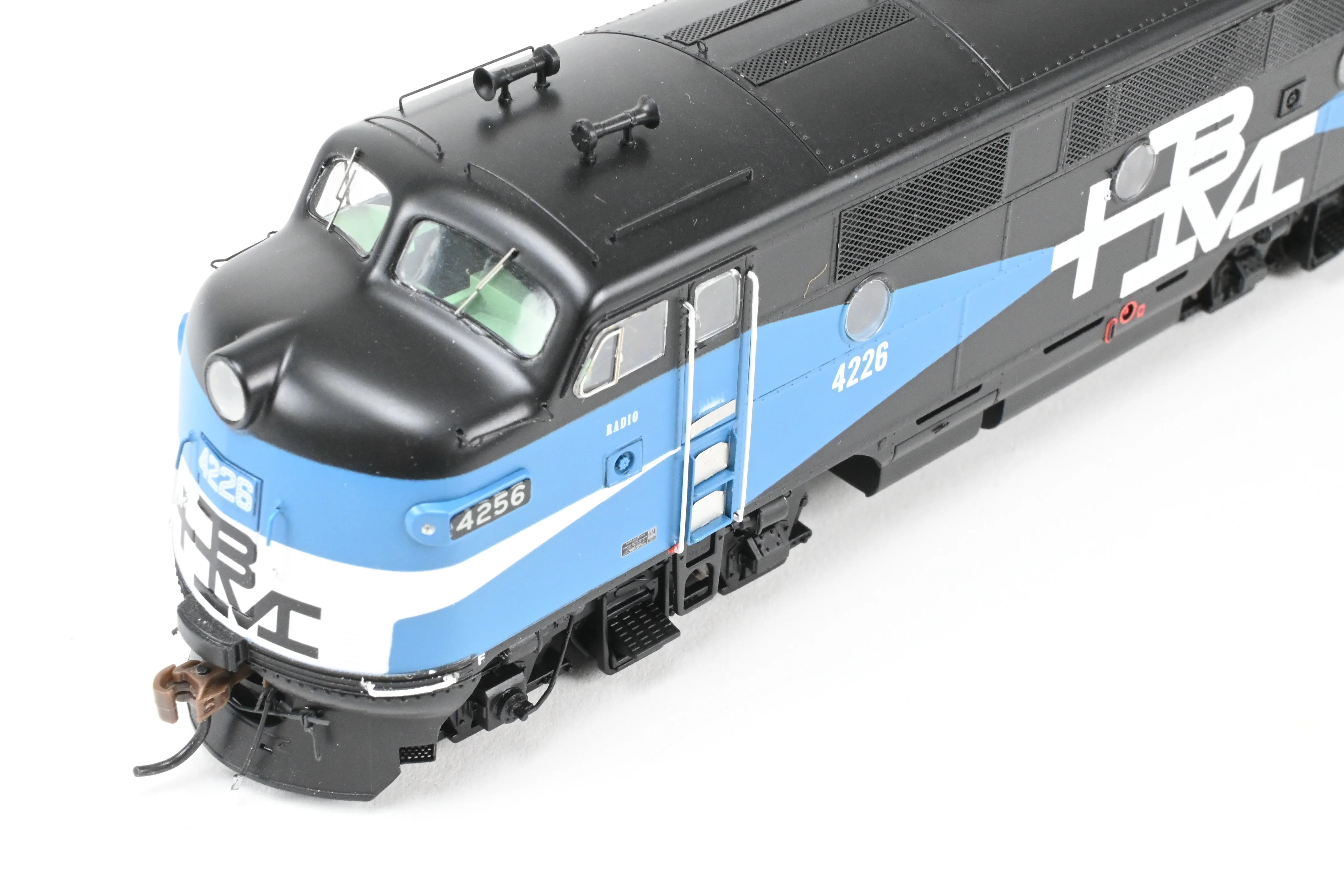 HO Athearn Genesis B&M – Boston & Maine EMD F2-A/F2-B Passenger Set Tsunami2 DCC & Sound - Image 20