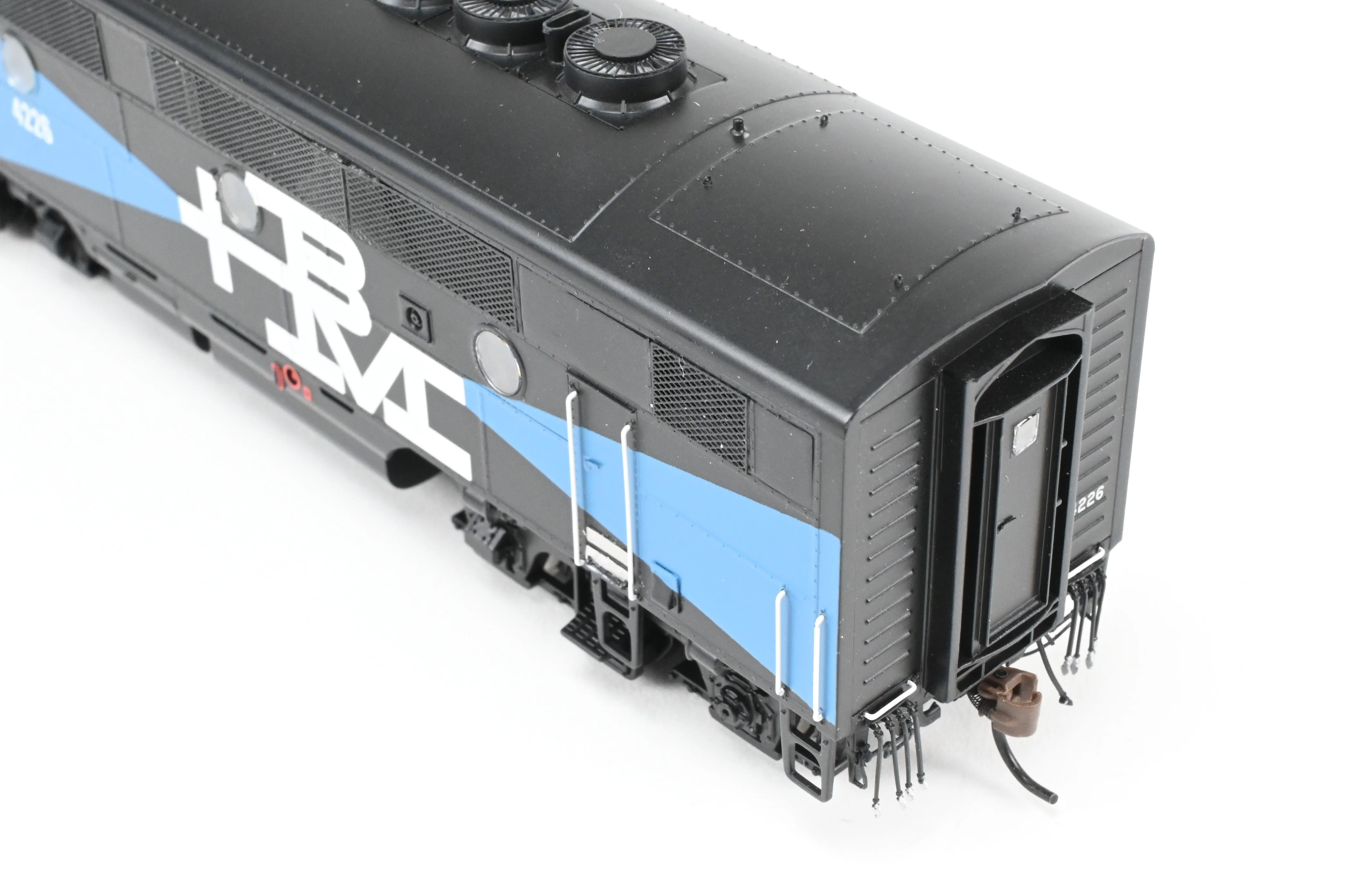 HO Athearn Genesis B&M – Boston & Maine EMD F2-A/F2-B Passenger Set Tsunami2 DCC & Sound - Image 21