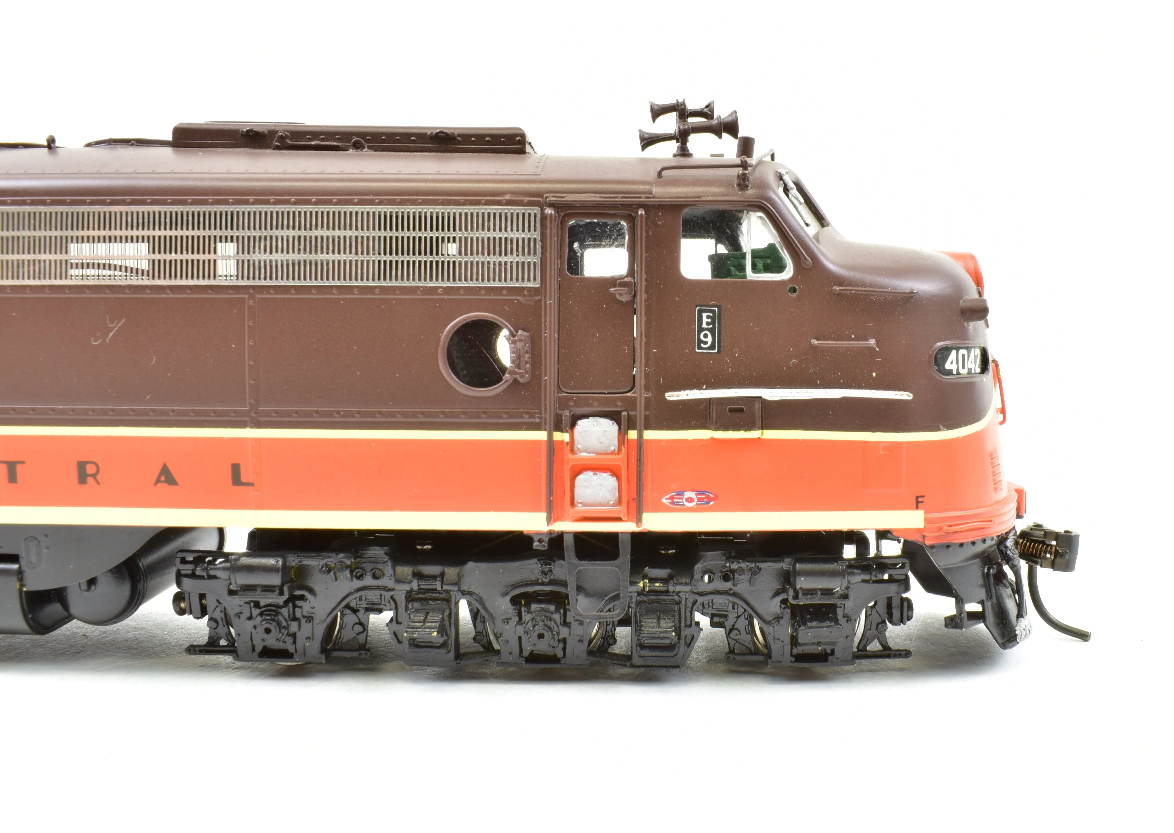 HO Brass CON OMI - Overland Models, Inc. IC - Illinois Central EMD E9-A and E8-B Set Pro Painted ReBoxx - Image 13