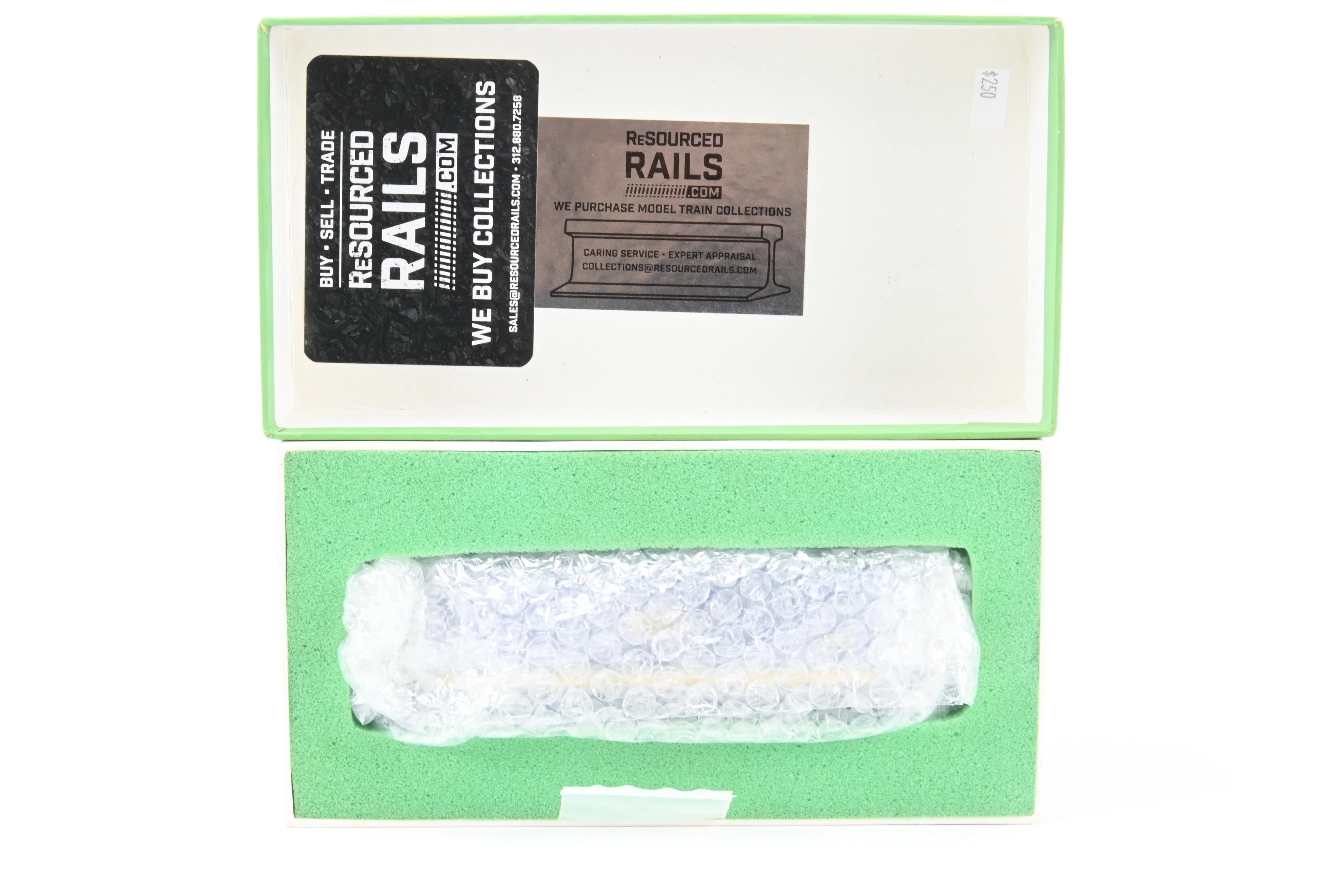 HO Brass OMI - Overland Models Inc. B&O - Baltimore & Ohio Fairbanks Morse FM H-10-44 w/Cab Overhang Custom Painted No. 304 - Image 19