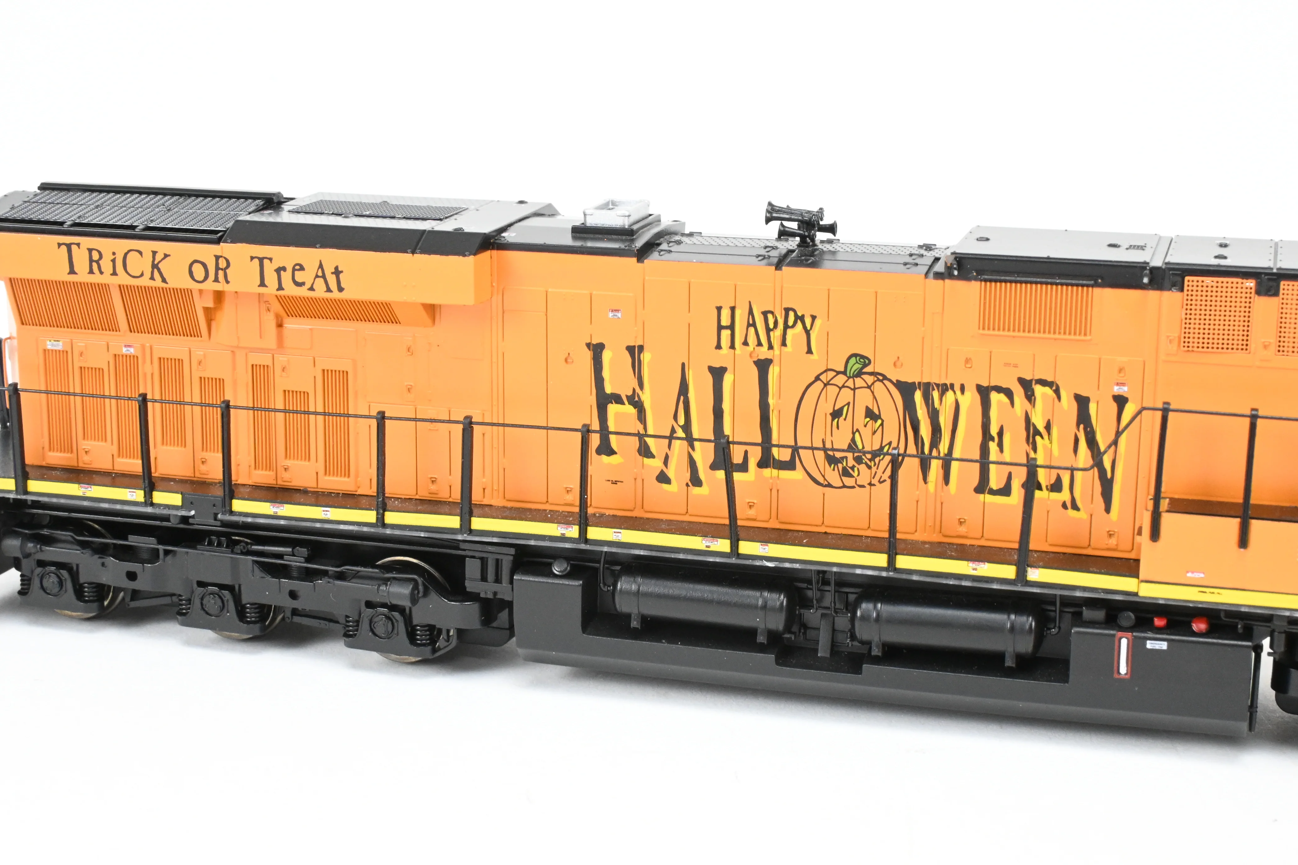 HO MTH - Mike's Train House "Halloween" #1031 ES44AC With Proto-Sound 3.0/DCC - Image 12