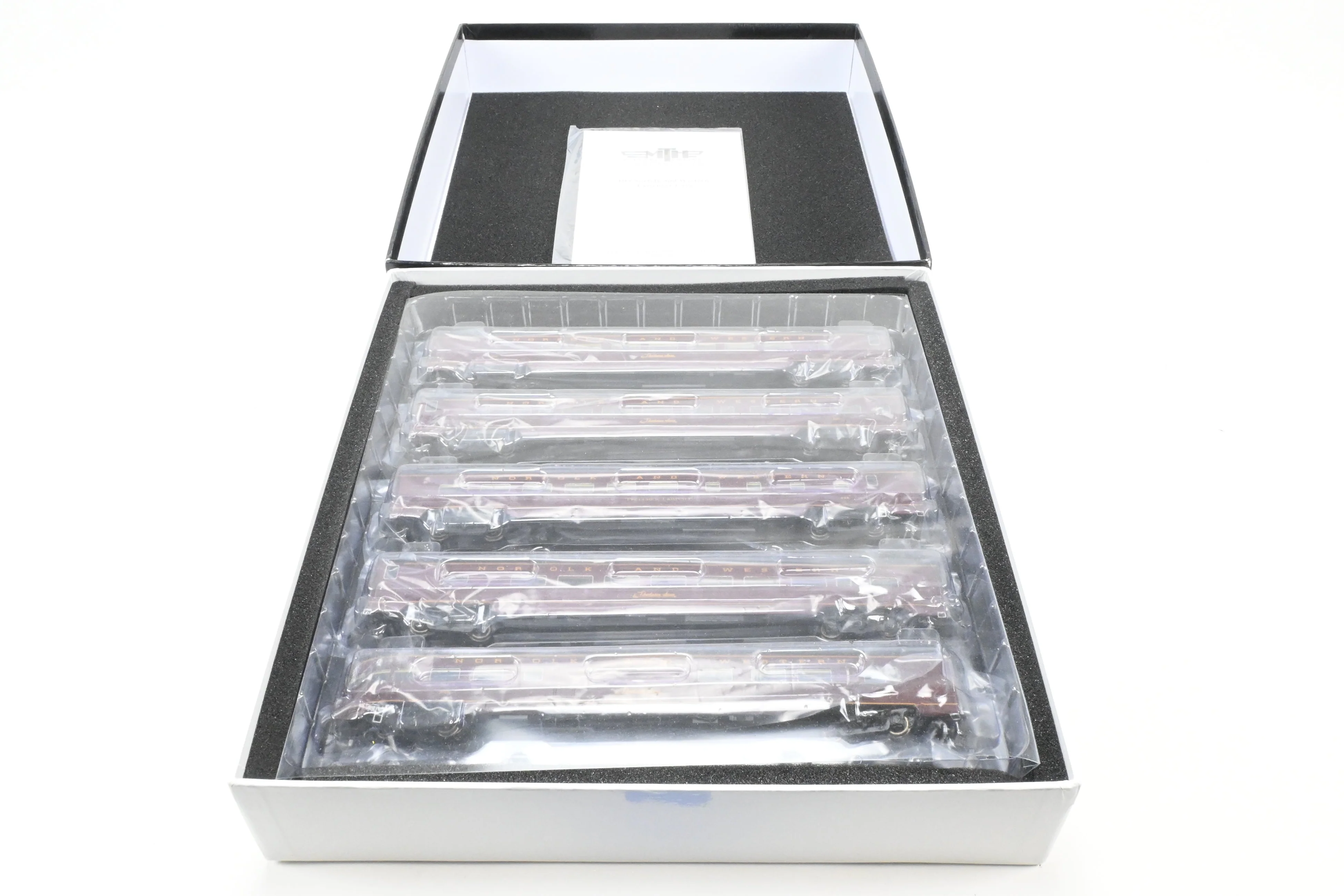 HO MTH - Mike's Train House N&W - Norfolk & Western "Powhattan Arrow" 5 Unit Passenger Car Set, Factory Decorated - Image 30