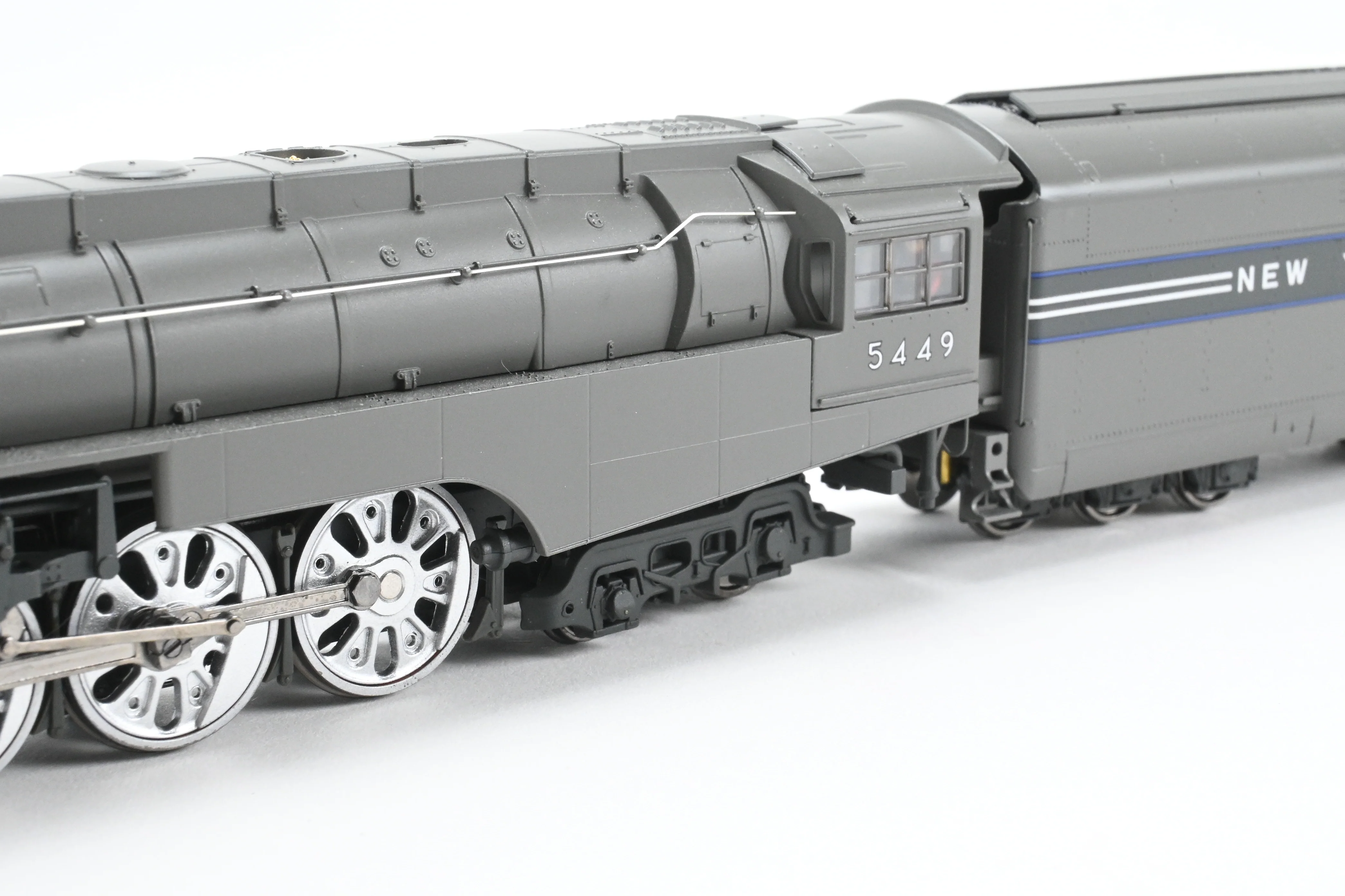 HO MTH - Mike's Train House NYC - New York Central 4-6-4 Streamlined Dreyfuss Hudson W/Sound Factory Painted No. 5449 - Image 16