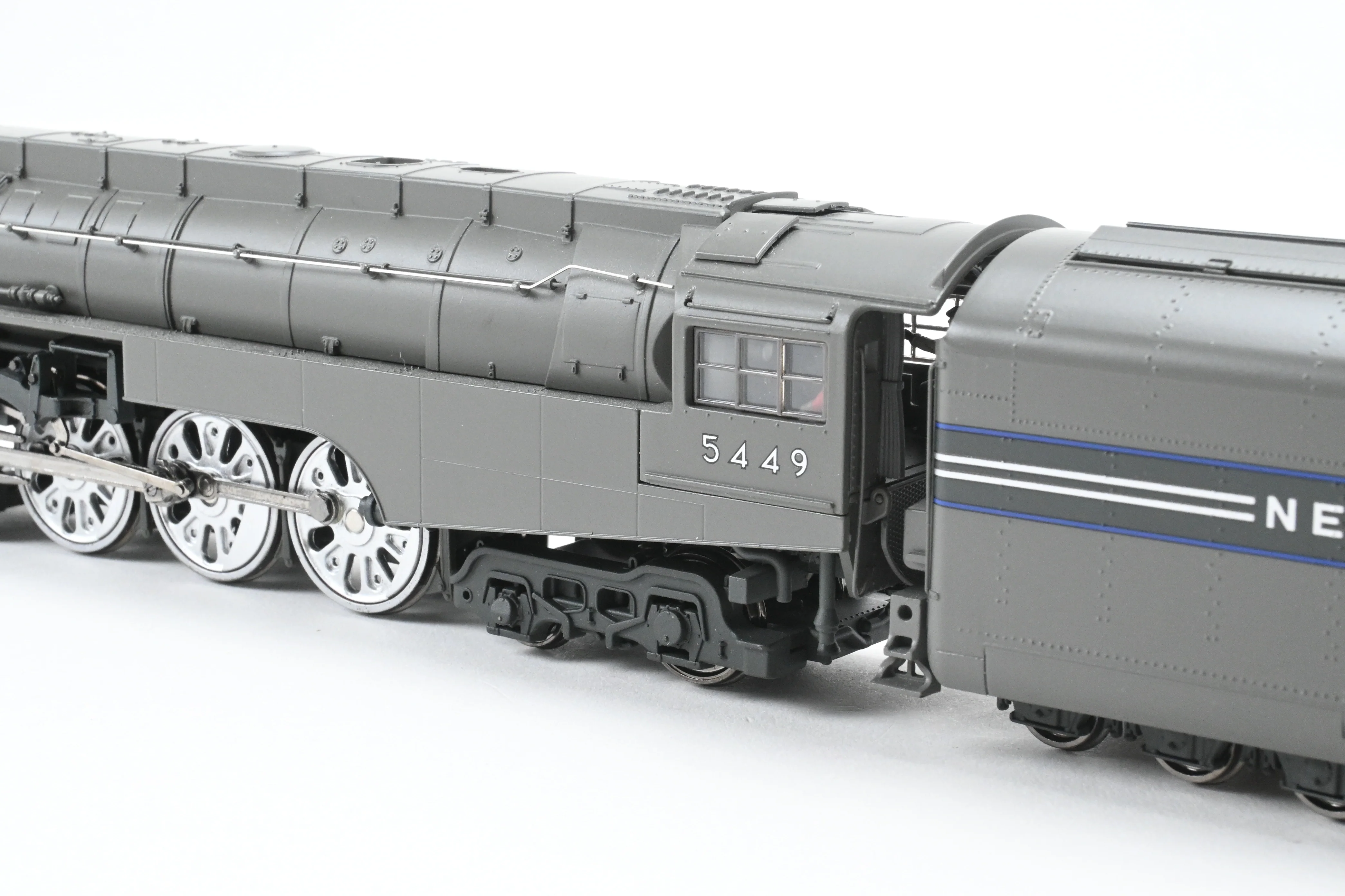 HO MTH - Mike's Train House NYC - New York Central 4-6-4 Streamlined Dreyfuss Hudson W/Sound Factory Painted No. 5449 - Image 17